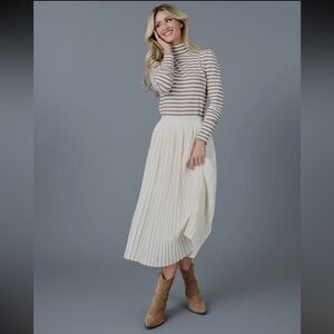 128 - Cream Pleated Skirt